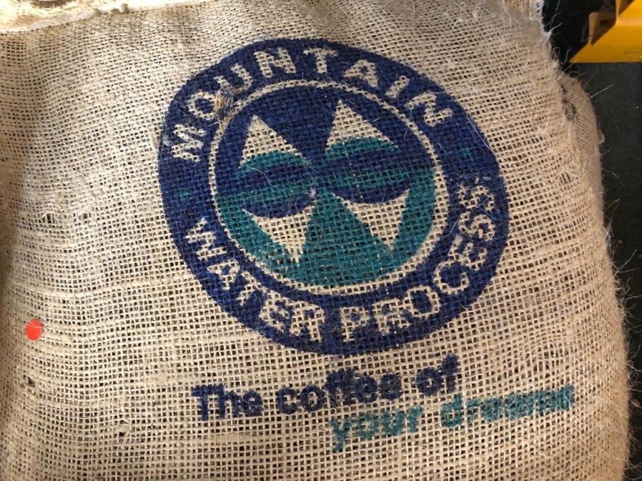 Decafe logo op koffiezakken
