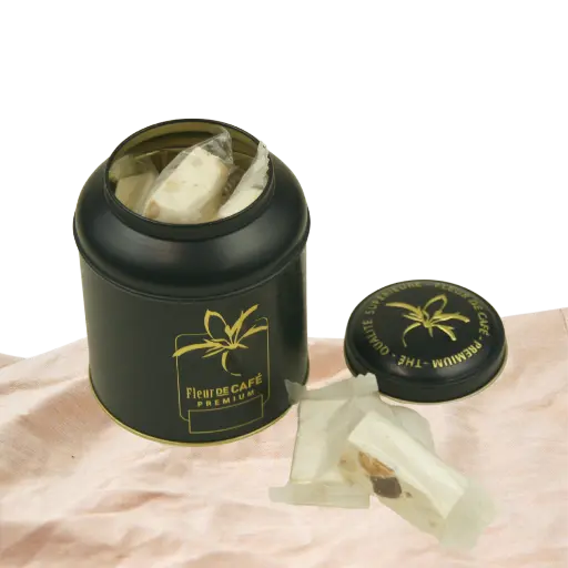 [PAK141] Feestelijk cadeaublik met nougat 150 gram